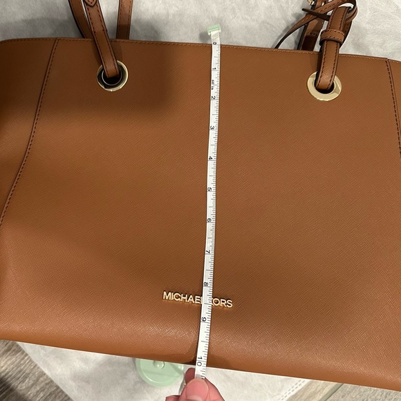 Michael Kors Large Saffiano Leather Tote Bag, like NEW condition - Picture 8 of 9